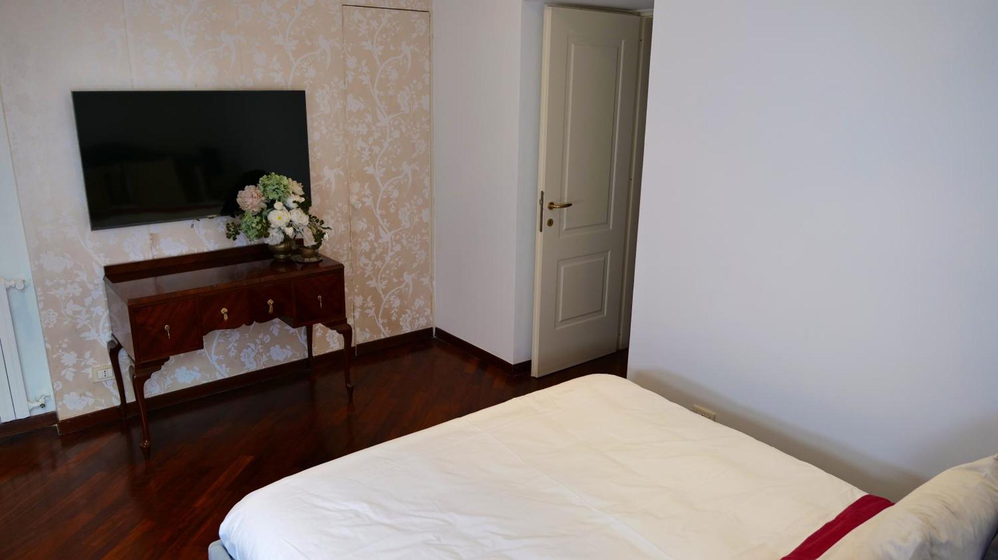 Luxury Piazzetta Rodino Apartment *